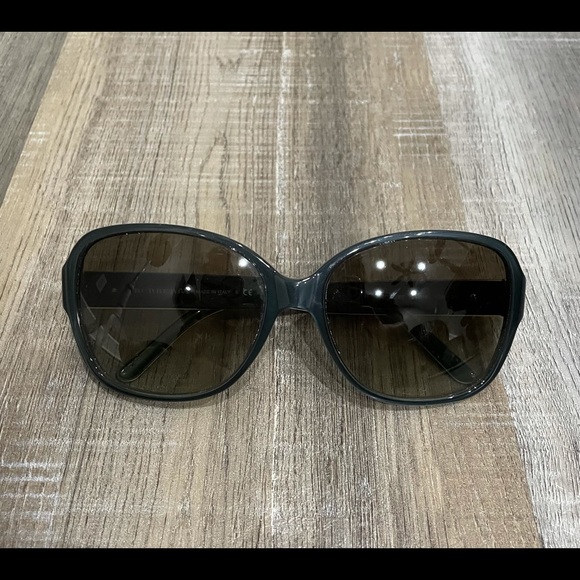 Burberry Sunglasses - Picture 7 of 8
